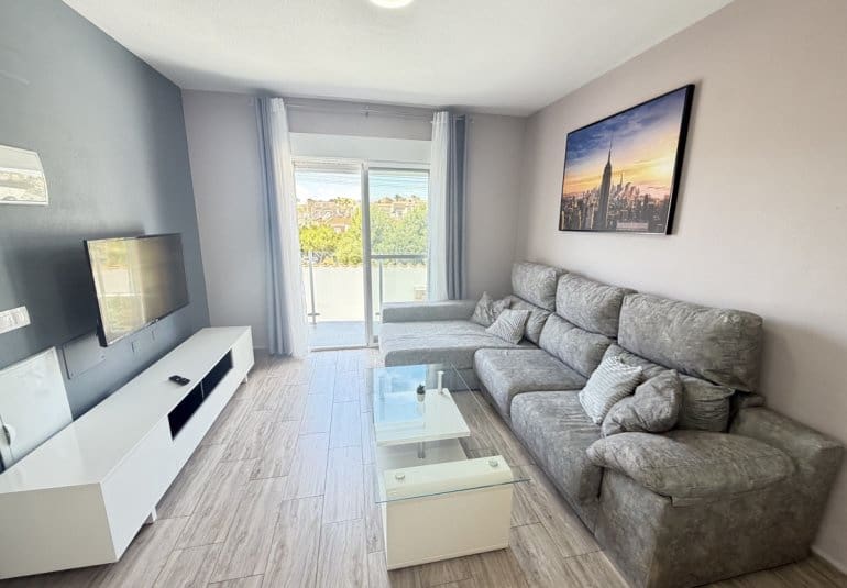 3 quarto Moradia para venda em Villamartin com piscina - 260 000 € (Ref: 9844927)