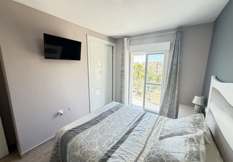 3 quarto Moradia para venda em Villamartin com piscina - 260 000 € (Ref: 9844927)