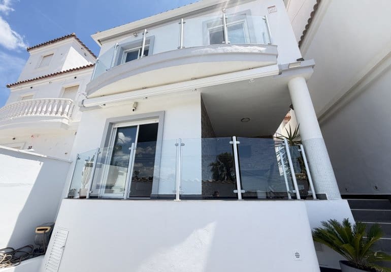 3 quarto Moradia para venda em Villamartin com piscina - 260 000 € (Ref: 9844927)