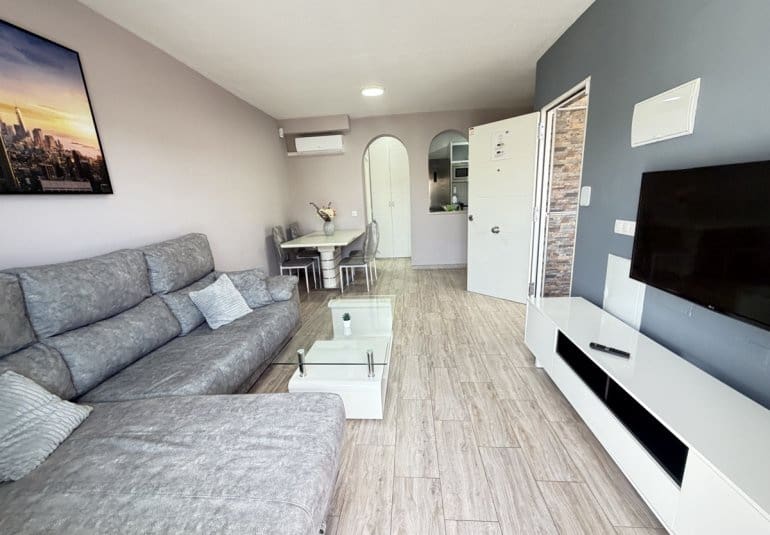 3 quarto Moradia para venda em Villamartin com piscina - 260 000 € (Ref: 9844927)