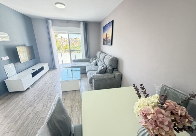 3 quarto Moradia para venda em Villamartin com piscina - 260 000 € (Ref: 9844927)