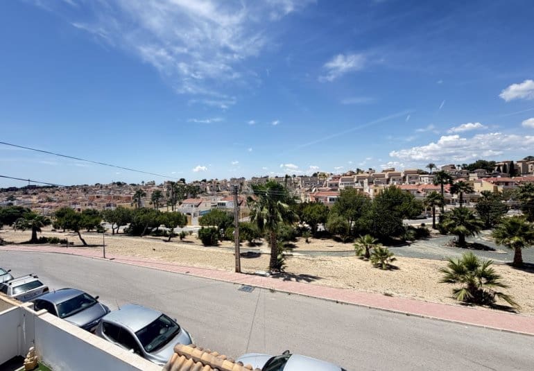 3 quarto Moradia para venda em Villamartin com piscina - 260 000 € (Ref: 9844927)