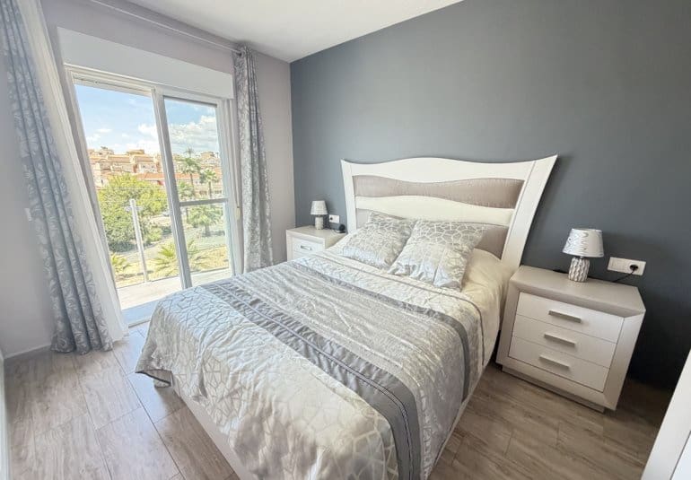 3 quarto Moradia para venda em Villamartin com piscina - 260 000 € (Ref: 9844927)