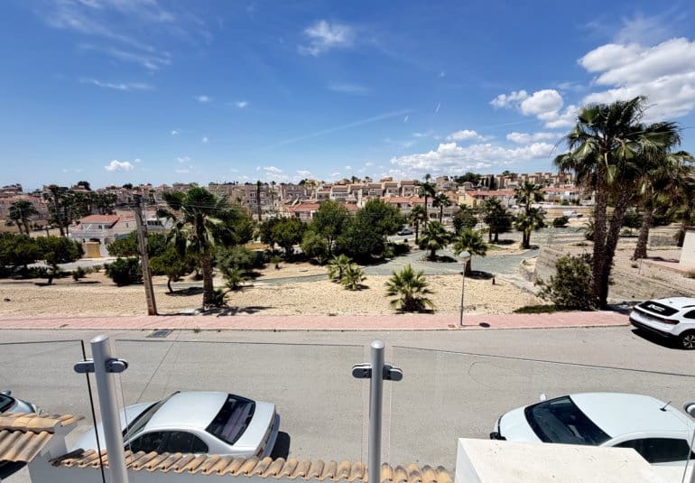 3 quarto Moradia para venda em Villamartin com piscina - 260 000 € (Ref: 9844927)