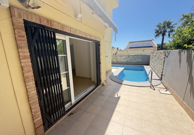 4 Zimmer Villa zu verkaufen in Las Ramblas Golf mit Pool - 349.995 € (Ref: 9848931)