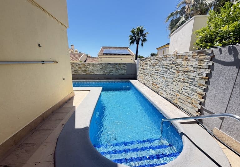 4 Zimmer Villa zu verkaufen in Las Ramblas Golf mit Pool - 349.995 € (Ref: 9848931)