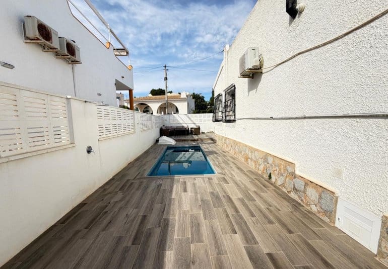 2 bedroom Villa for sale in Blue Lagoon with pool - € 249,000 (Ref: 9850832)