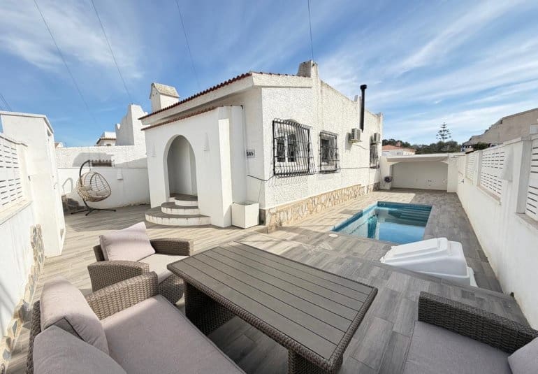 2 bedroom Villa for sale in Blue Lagoon with pool - € 249,000 (Ref: 9850832)