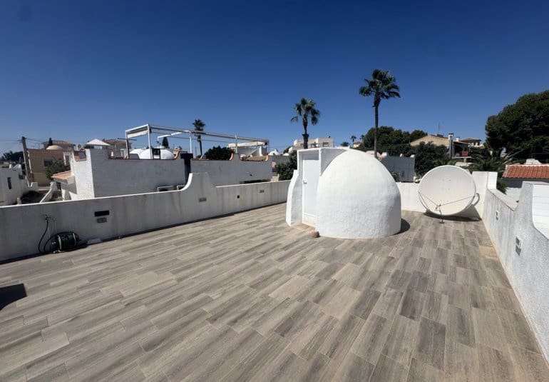 2 bedroom Villa for sale in Blue Lagoon with pool - € 249,000 (Ref: 9850832)
