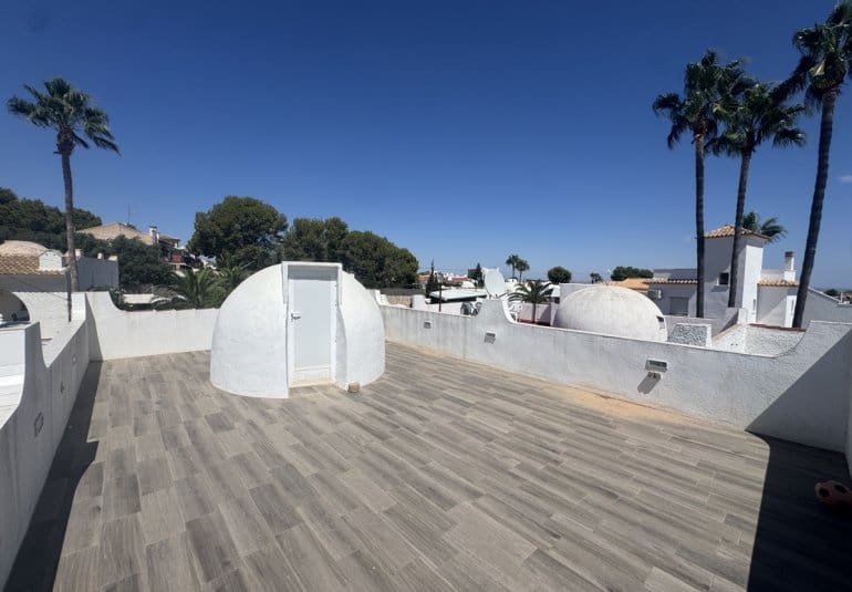 2 bedroom Villa for sale in Blue Lagoon with pool - € 249,000 (Ref: 9850832)