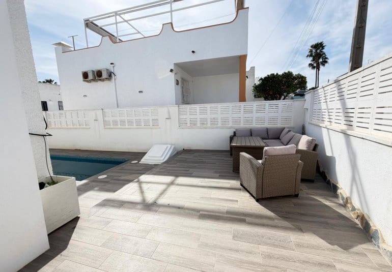 2 bedroom Villa for sale in Blue Lagoon with pool - € 249,000 (Ref: 9850832)