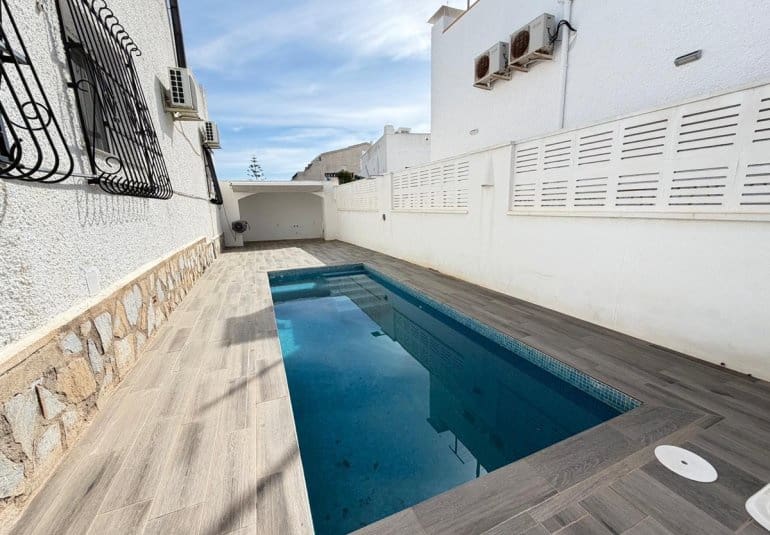 2 bedroom Villa for sale in Blue Lagoon with pool - € 249,000 (Ref: 9850832)
