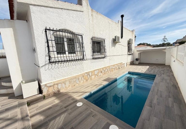 2 bedroom Villa for sale in Blue Lagoon with pool - € 249,000 (Ref: 9850832)