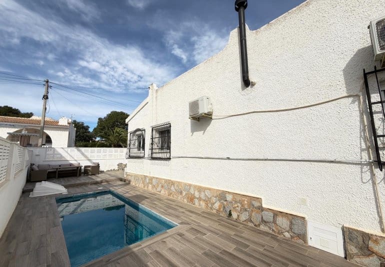 2 bedroom Villa for sale in Blue Lagoon with pool - € 249,000 (Ref: 9850832)