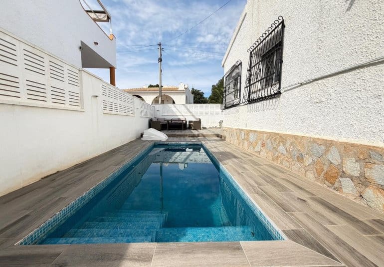 2 bedroom Villa for sale in Blue Lagoon with pool - € 249,000 (Ref: 9850832)