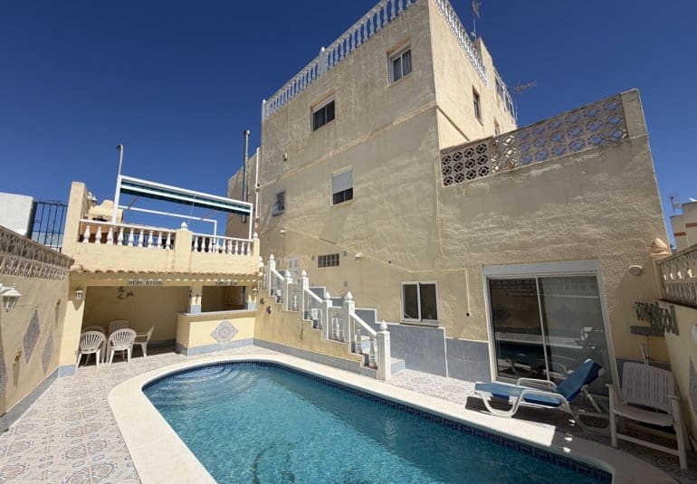 3 slaapkamer Huis te koop in San Miguel de Salinas met zwembad - € 235.000 (Ref: 9861459)