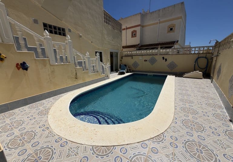 3 slaapkamer Huis te koop in San Miguel de Salinas met zwembad - € 235.000 (Ref: 9861459)