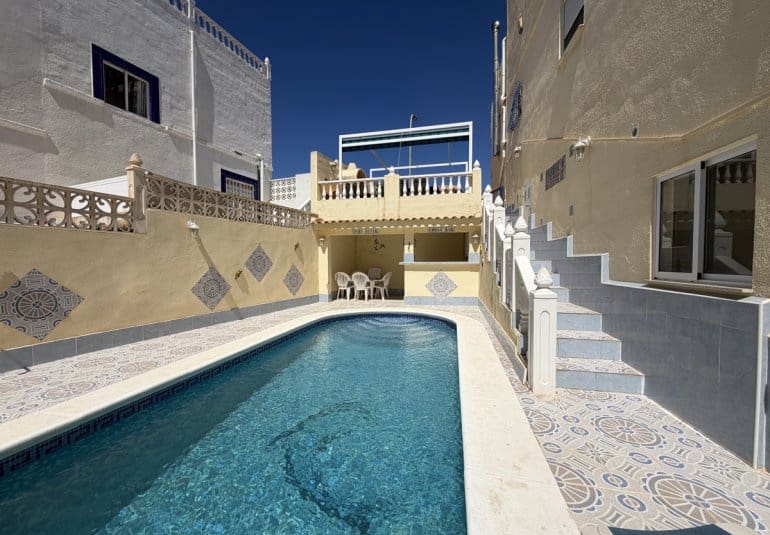 3 slaapkamer Huis te koop in San Miguel de Salinas met zwembad - € 235.000 (Ref: 9861459)