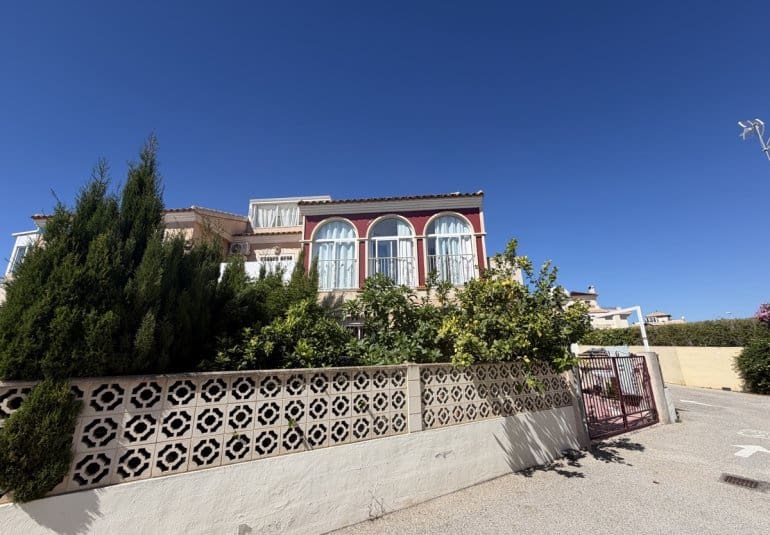 Apartamento de 3 habitaciones en La Zenia en venta con piscina - 188.500 € (Ref: 9861460)