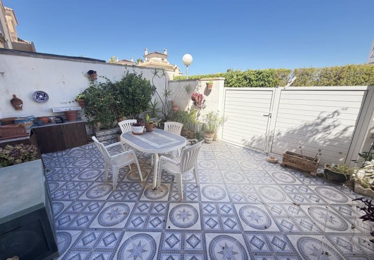 Apartamento de 3 habitaciones en La Zenia en venta con piscina - 188.500 € (Ref: 9861460)