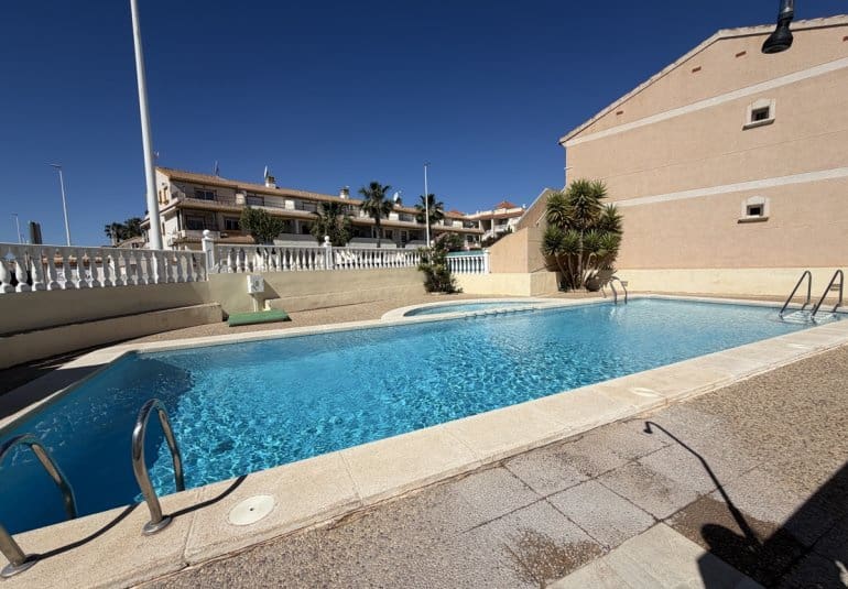 Apartamento de 3 habitaciones en La Zenia en venta con piscina - 188.500 € (Ref: 9861460)