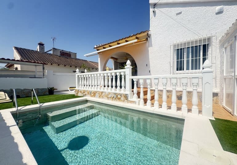 2 Zimmer Villa zu verkaufen in Alicante / Alacant Stadt mit Pool - 289.995 € (Ref: 9861461)
