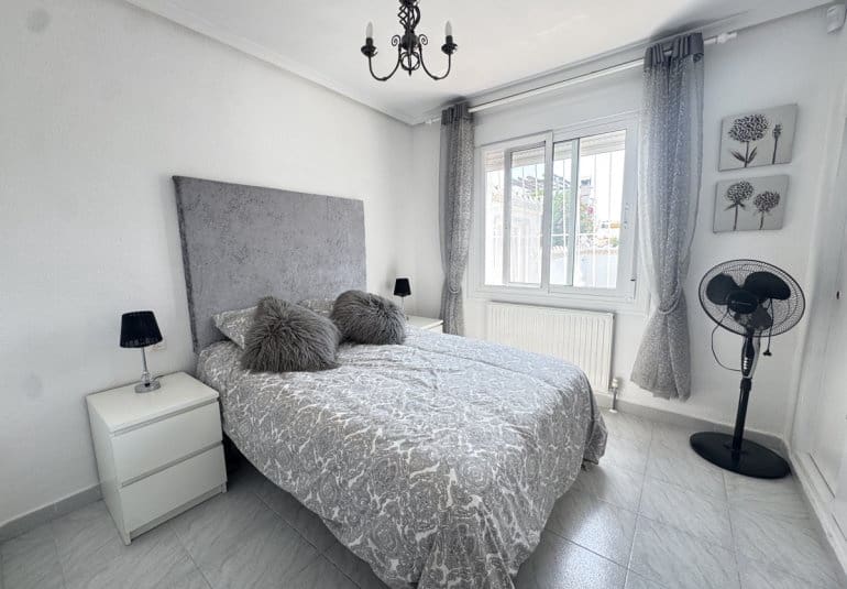 2 Zimmer Villa zu verkaufen in Alicante / Alacant Stadt mit Pool - 289.995 € (Ref: 9861461)