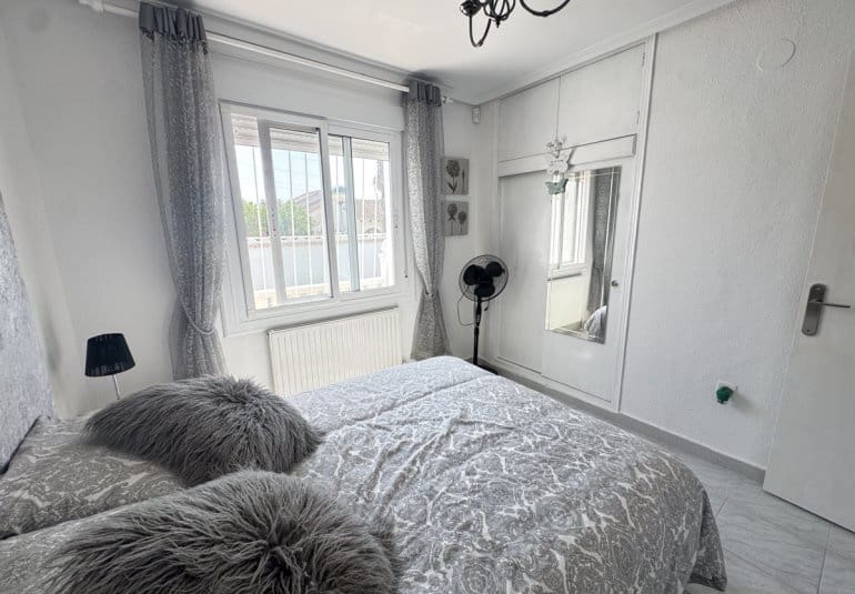 2 Zimmer Villa zu verkaufen in Alicante / Alacant Stadt mit Pool - 289.995 € (Ref: 9861461)