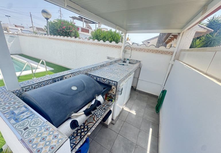 2 Zimmer Villa zu verkaufen in Alicante / Alacant Stadt mit Pool - 289.995 € (Ref: 9861461)