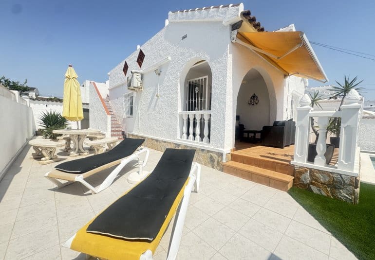 2 Zimmer Villa zu verkaufen in Alicante / Alacant Stadt mit Pool - 289.995 € (Ref: 9861461)