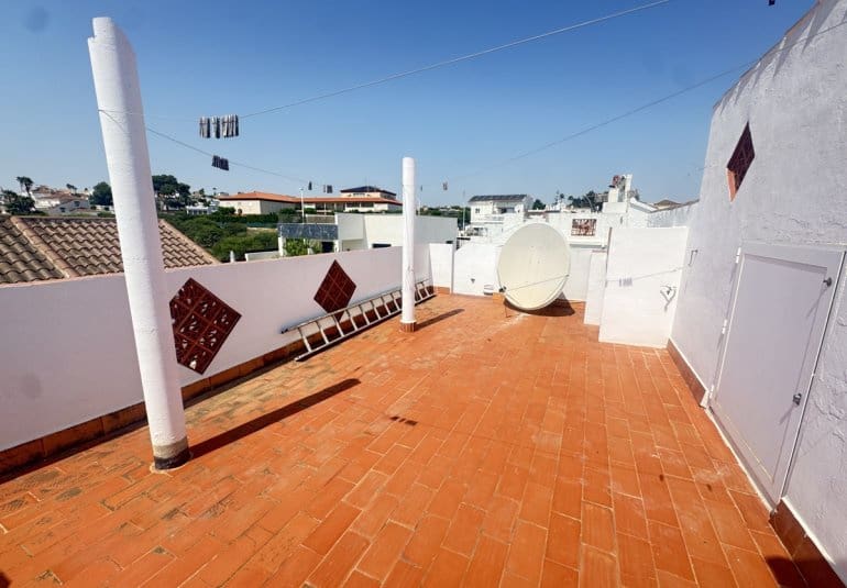 2 Zimmer Villa zu verkaufen in Alicante / Alacant Stadt mit Pool - 289.995 € (Ref: 9861461)