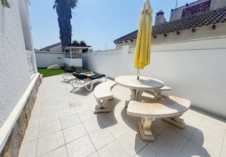 2 Zimmer Villa zu verkaufen in Alicante / Alacant Stadt mit Pool - 289.995 € (Ref: 9861461)