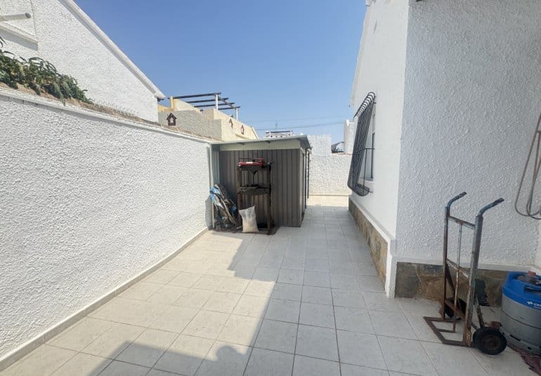 2 Zimmer Villa zu verkaufen in Alicante / Alacant Stadt mit Pool - 289.995 € (Ref: 9861461)