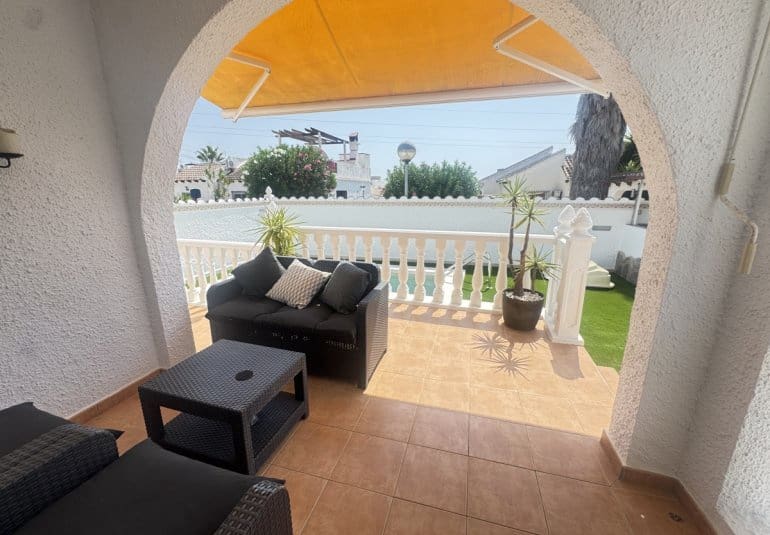 2 Zimmer Villa zu verkaufen in Alicante / Alacant Stadt mit Pool - 289.995 € (Ref: 9861461)