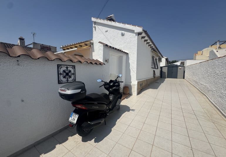 2 Zimmer Villa zu verkaufen in Alicante / Alacant Stadt mit Pool - 289.995 € (Ref: 9861461)