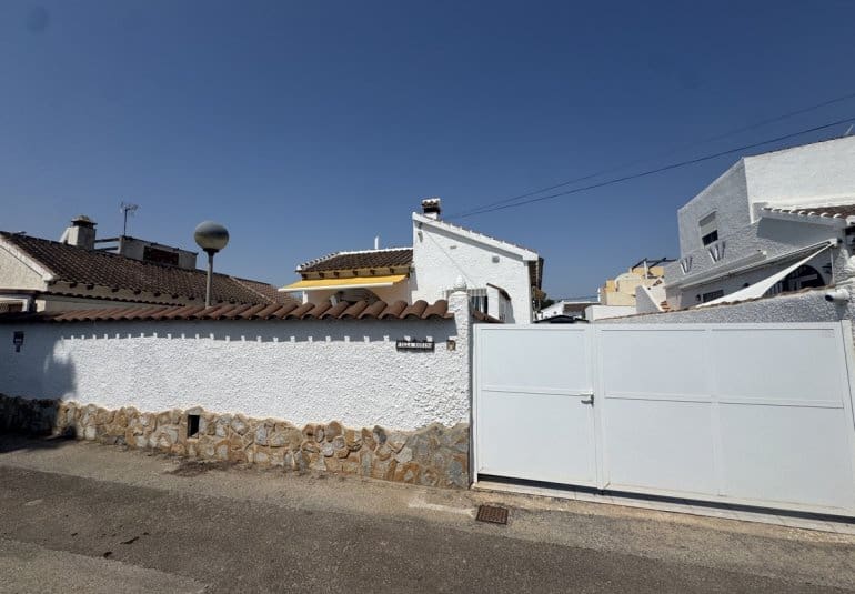 2 Zimmer Villa zu verkaufen in Alicante / Alacant Stadt mit Pool - 289.995 € (Ref: 9861461)