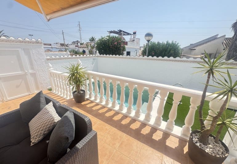 2 Zimmer Villa zu verkaufen in Alicante / Alacant Stadt mit Pool - 289.995 € (Ref: 9861461)