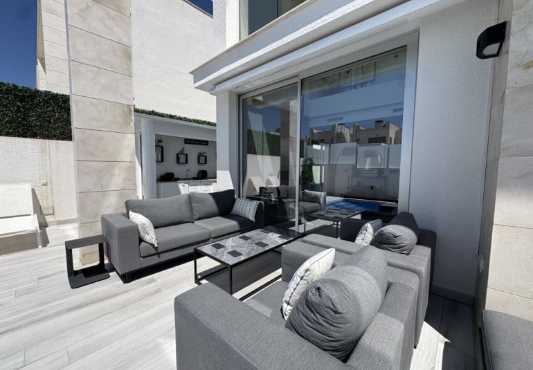 4 slaapkamer Villa te koop in Orihuela Costa met zwembad - € 619.995 (Ref: 9863869)