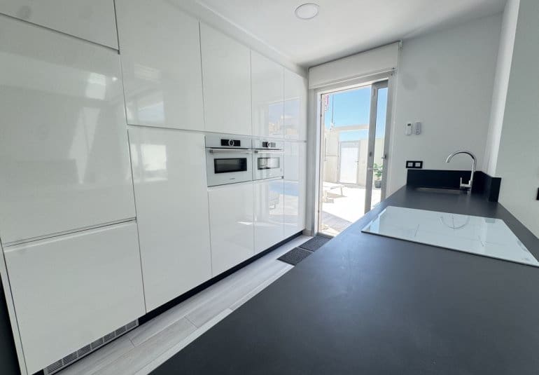 4 slaapkamer Villa te koop in Orihuela Costa met zwembad - € 619.995 (Ref: 9863869)