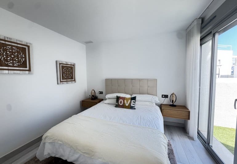 4 slaapkamer Villa te koop in Orihuela Costa met zwembad - € 619.995 (Ref: 9863869)