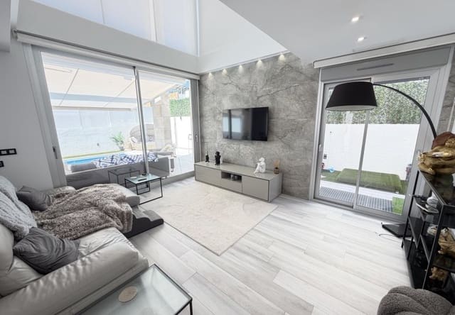4 slaapkamer Villa te koop in Lomas de Cabo Roig - Los Dolses, Orihuela met zwembad - € 619.995 (Ref: 9863869)