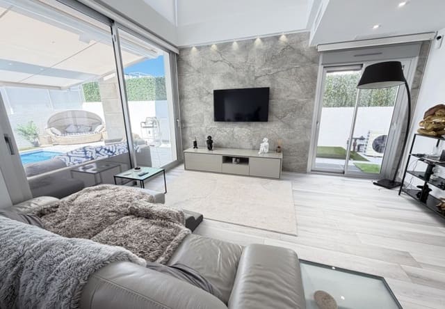 4 slaapkamer Villa te koop in Lomas de Cabo Roig - Los Dolses, Orihuela met zwembad - € 619.995 (Ref: 9863869)