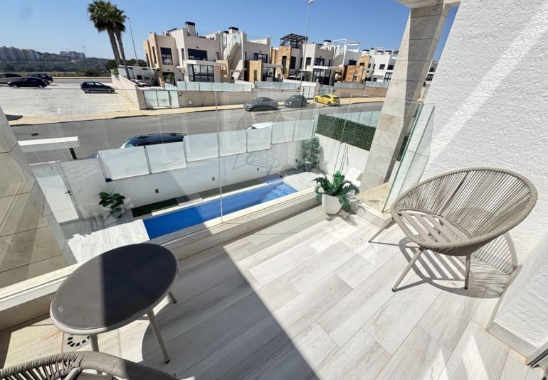 4 slaapkamer Villa te koop in Orihuela Costa met zwembad - € 619.995 (Ref: 9863869)