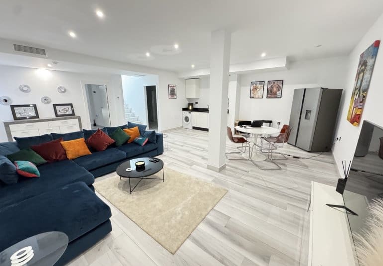 4 slaapkamer Villa te koop in Orihuela Costa met zwembad - € 619.995 (Ref: 9863869)