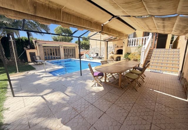 4 bedroom Villa for sale in Los Balcones with pool - € 490,000 (Ref: 9868186)