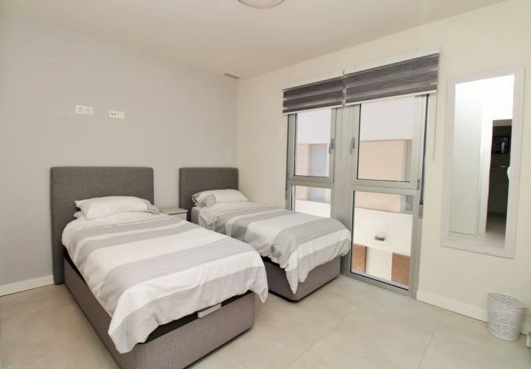 2 chambre Appartement à vendre à Villamartin avec piscine - 249 999 € (Ref: 9883918)