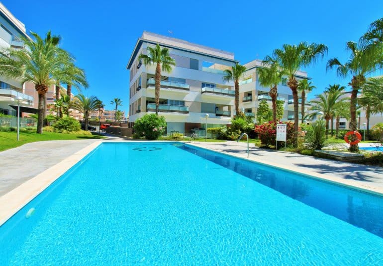 2 chambre Appartement à vendre à Villamartin avec piscine - 249 999 € (Ref: 9883918)