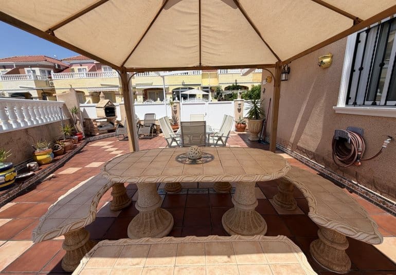 2 Zimmer Doppelhaus zu verkaufen in La Zenia mit Pool - 269.000 € (Ref: 9883923)