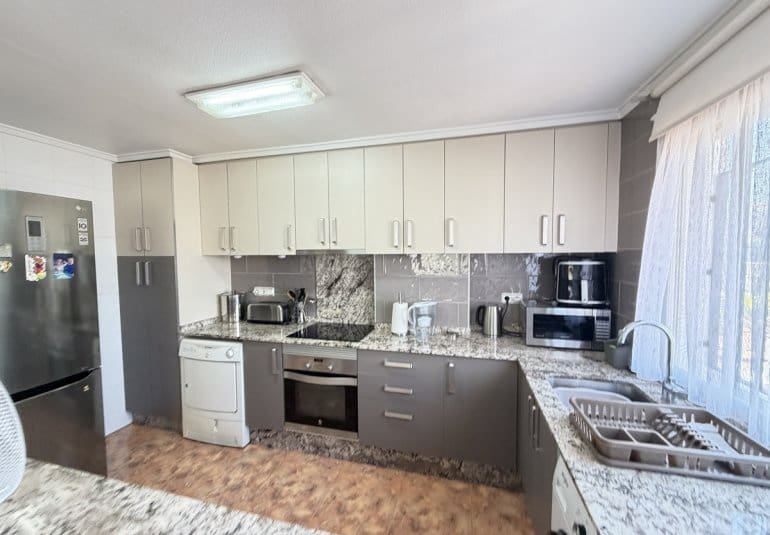 2 Zimmer Doppelhaus zu verkaufen in La Zenia mit Pool - 269.000 € (Ref: 9883923)