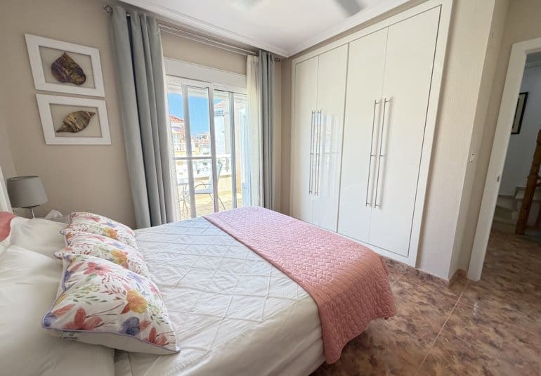 2 Zimmer Doppelhaus zu verkaufen in La Zenia mit Pool - 269.000 € (Ref: 9883923)